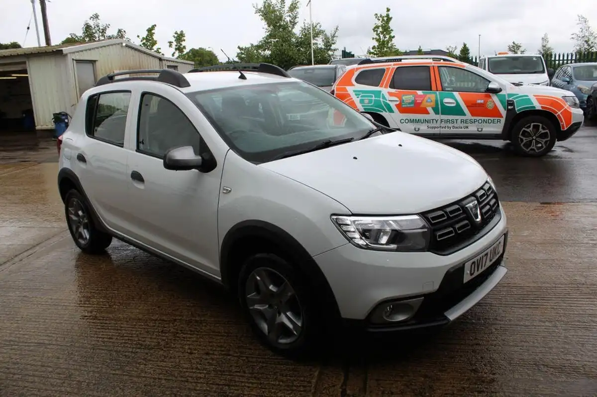 2017-dacia-sandero-stepway-09-tce-laureate-big-1