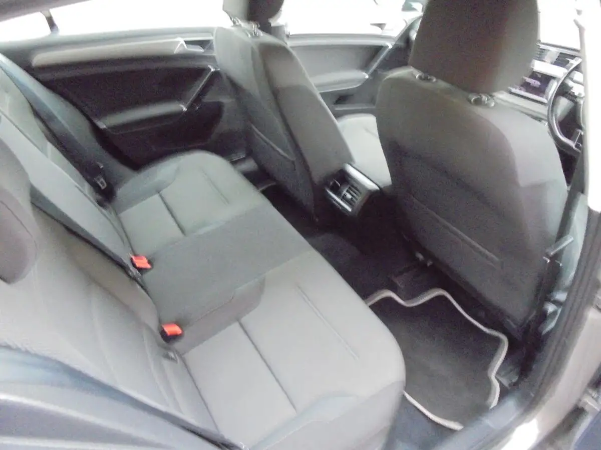 2015-volkswagen-golf-16tdi-match-105ps-bmt-ss-5d-big-12