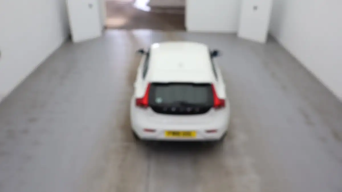 2016-volvo-v40-20td-d3-r-design-nav-big-11