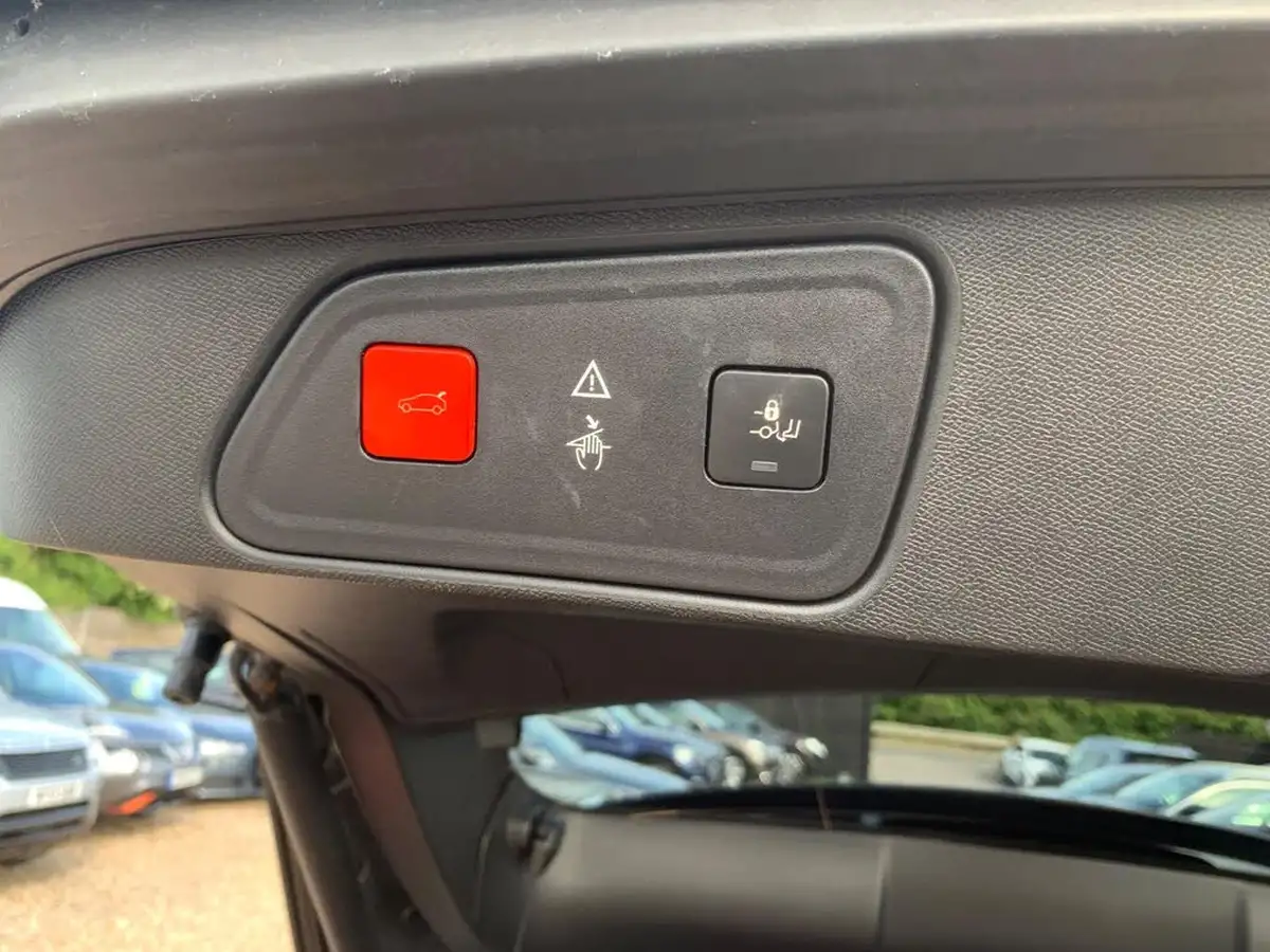 2018-peugeot-3008-suv-16-thp-gt-line-premium-big-57