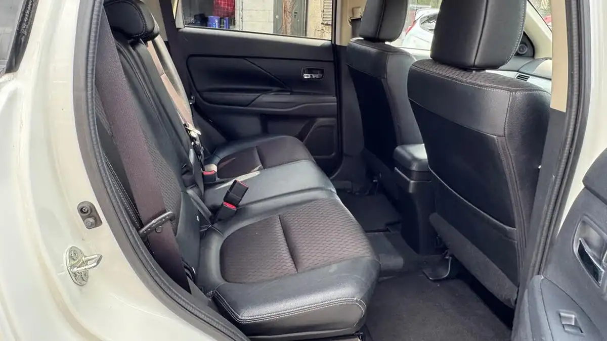 2015-mitsubishi-outlander-20-gx3h-phev-5st-big-20