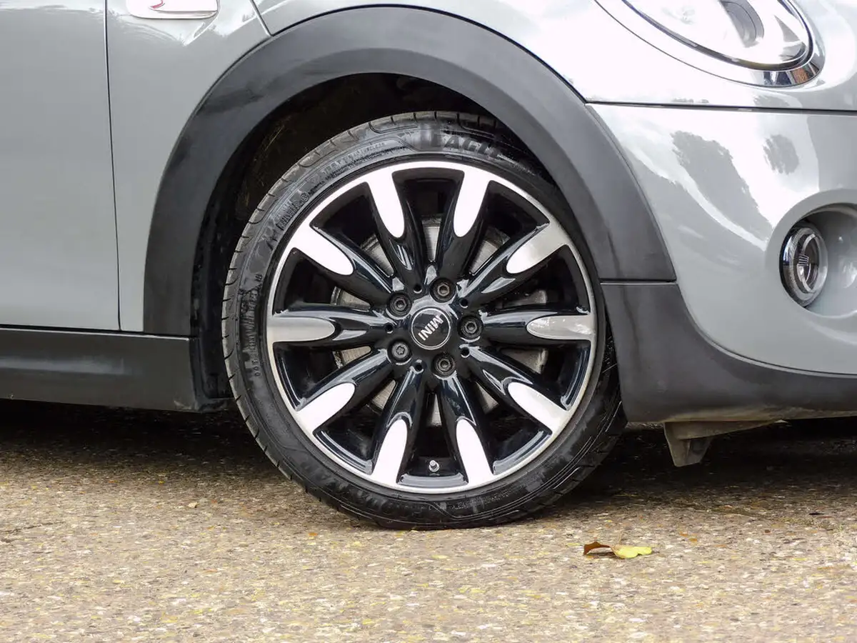 2020-mini-cooper-20-cooper-s-exclusive-189bhp-hatchback-3d-auto-big-2