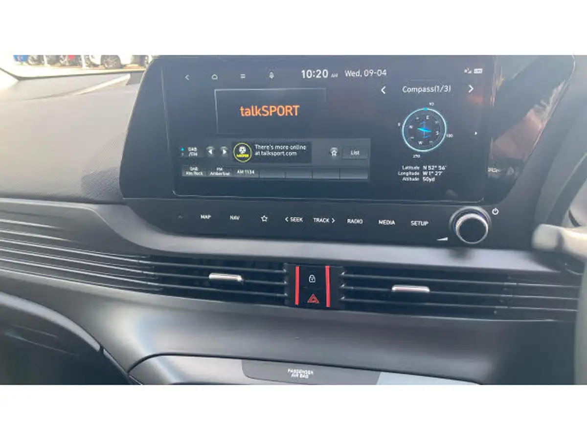 2022-hyundai-i20-10-t-gdi-premium-eclutch-imt-big-32