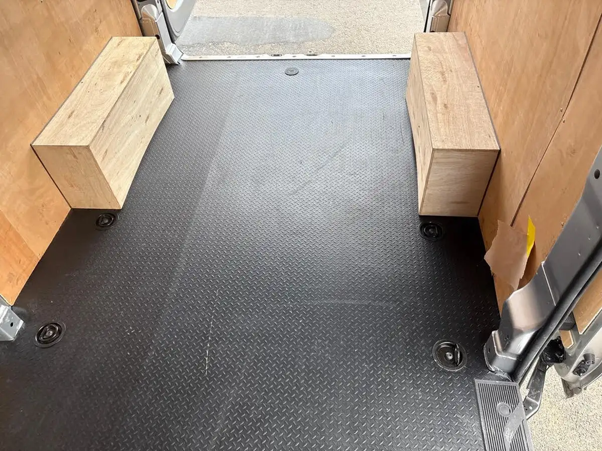 2022-maxus-deliver-9-20tdi-l3h2-lux-big-23
