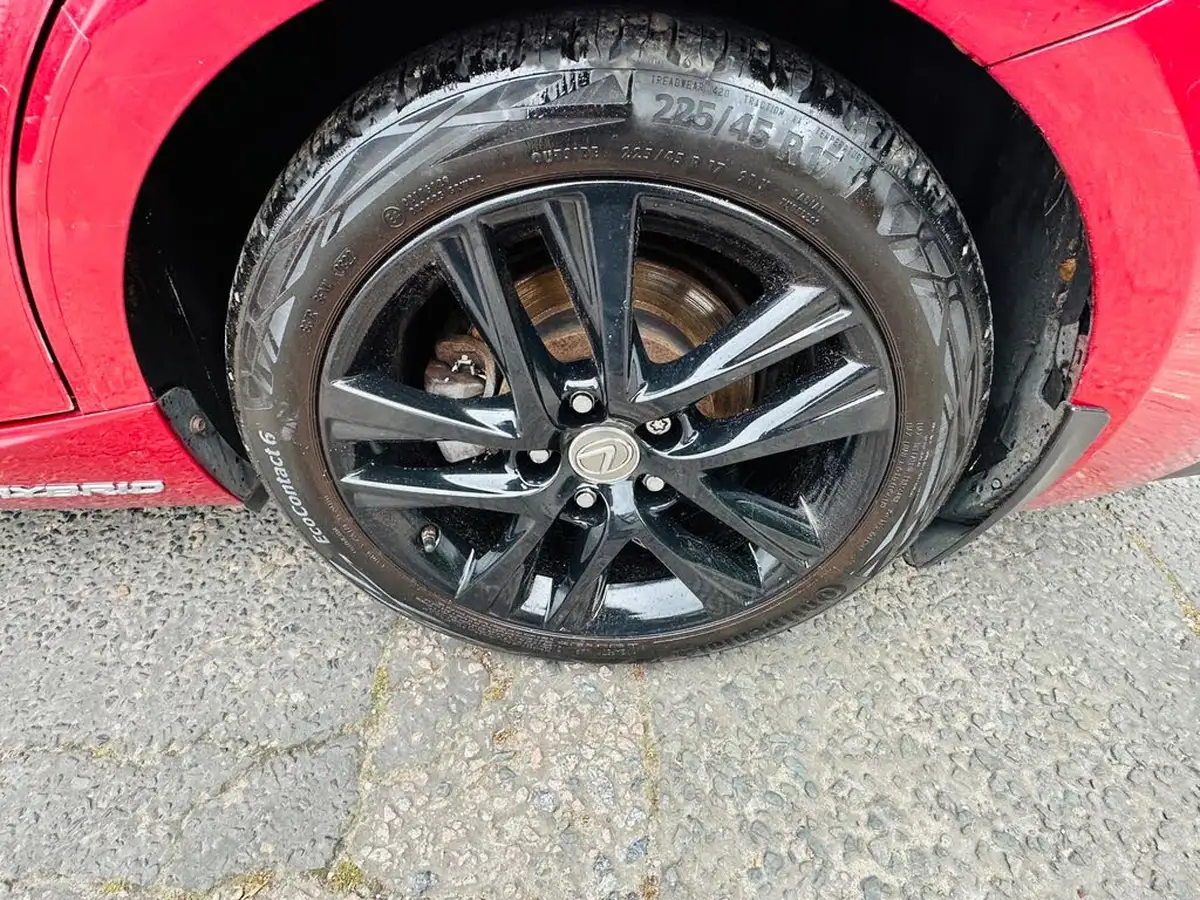 2017-lexus-is-300h-25-advance-big-40