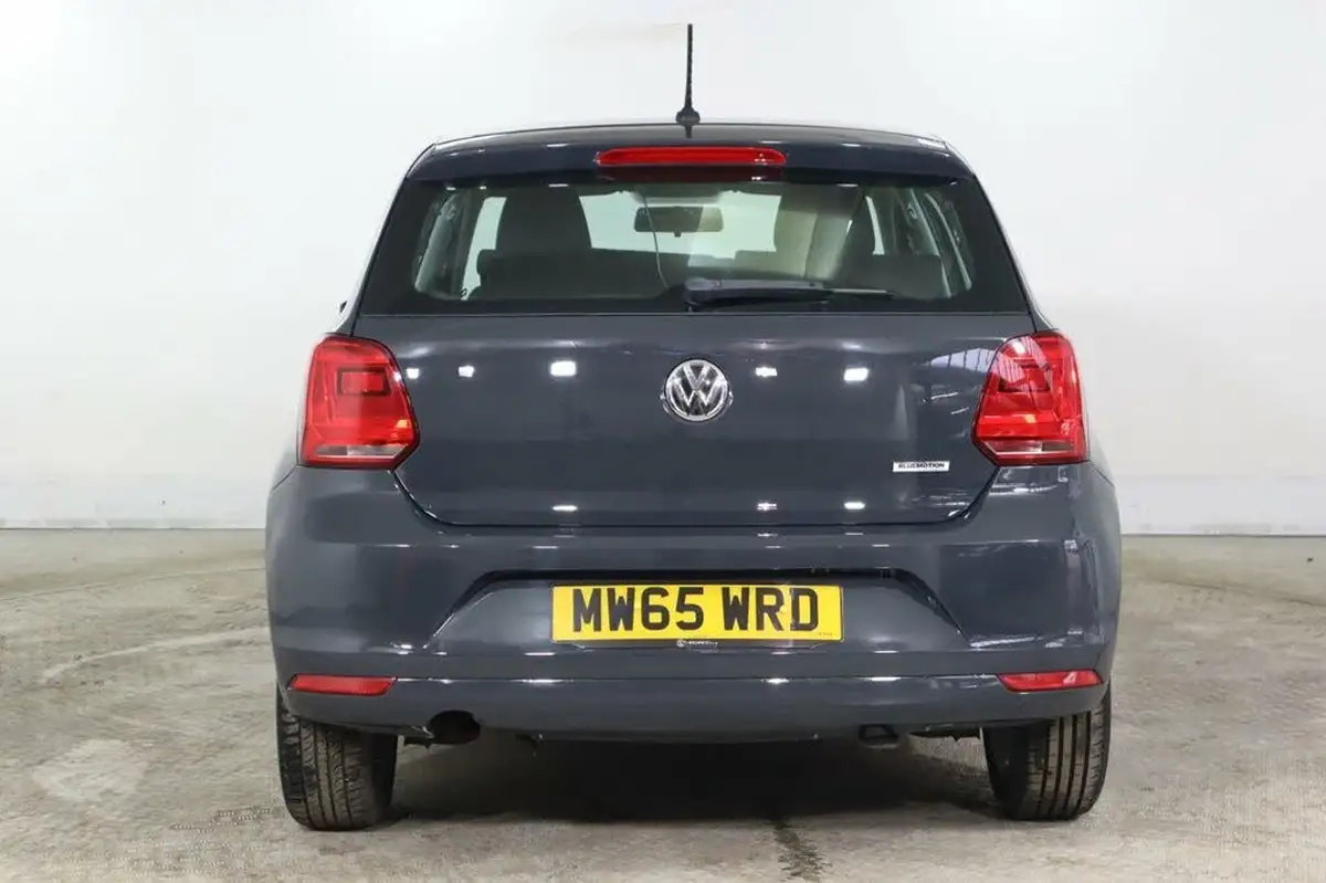 2015-volkswagen-polo-10-se-60ps-5d-big-3