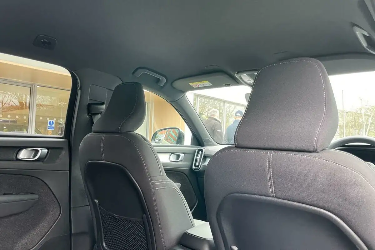 2024-volvo-xc40-20-b3-plus-big-22