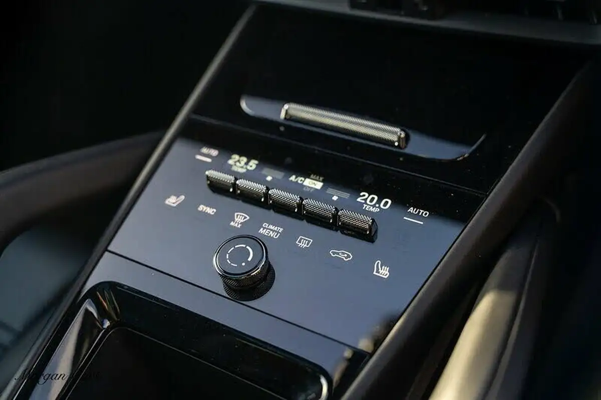 2024-porsche-cayenne-40-v8-station-wagon-big-43