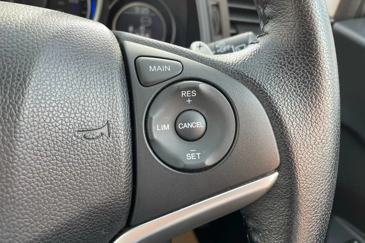 2018-honda-jazz-13-i-vtec-ex-navi-cvt-big-19