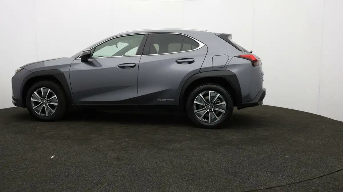 2021-lexus-ux-300e-e-ux-big-68