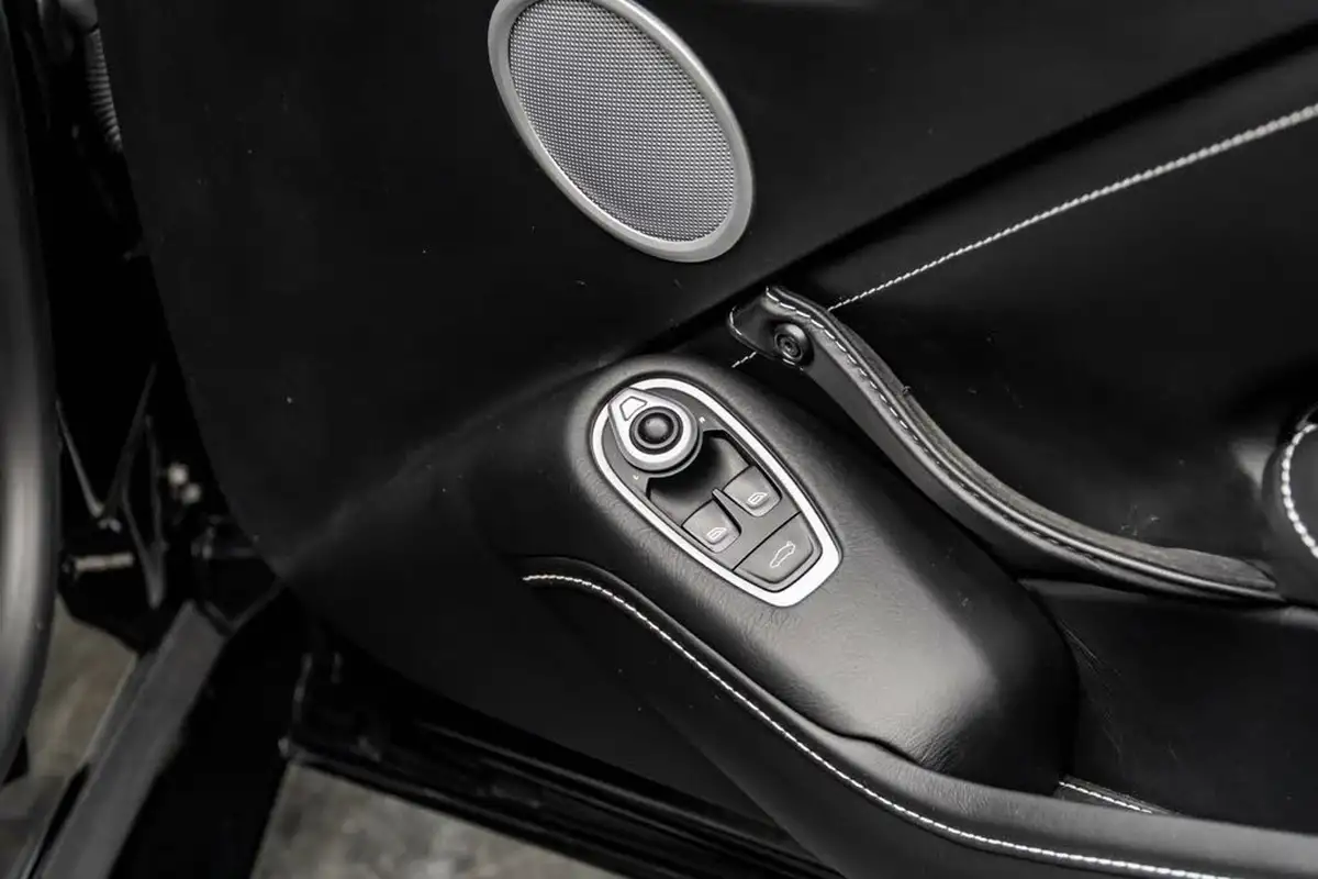 2021-aston-martin-vantage-big-33