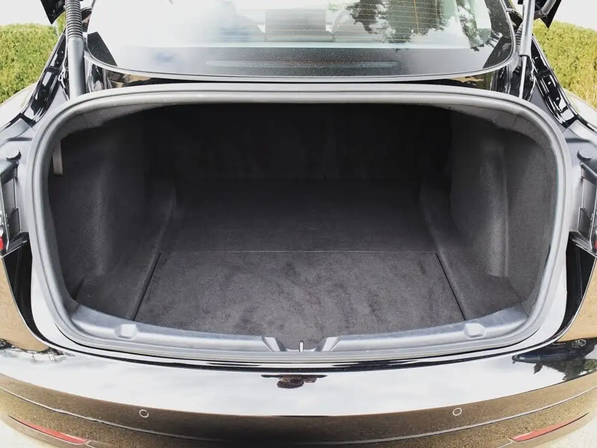 2020-tesla-model-3-e-long-range-big-23