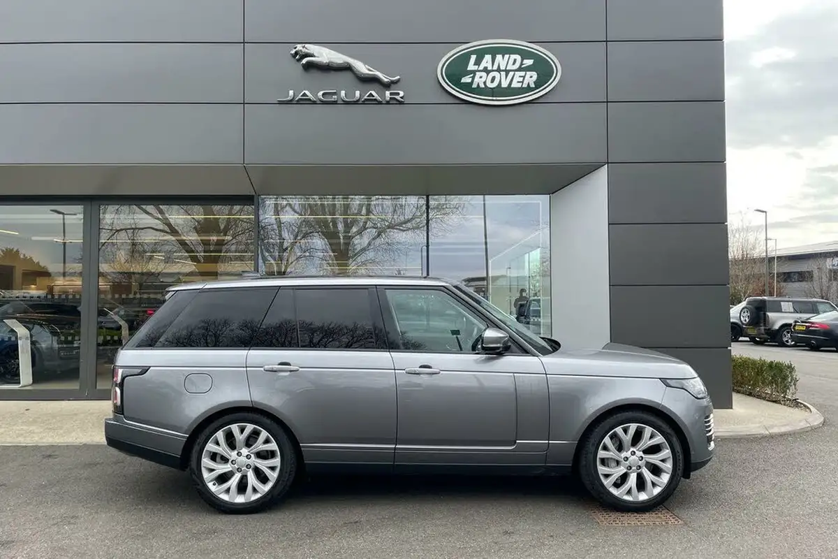 2021-land-rover-range-rover-30-d300-vogue-se-big-1