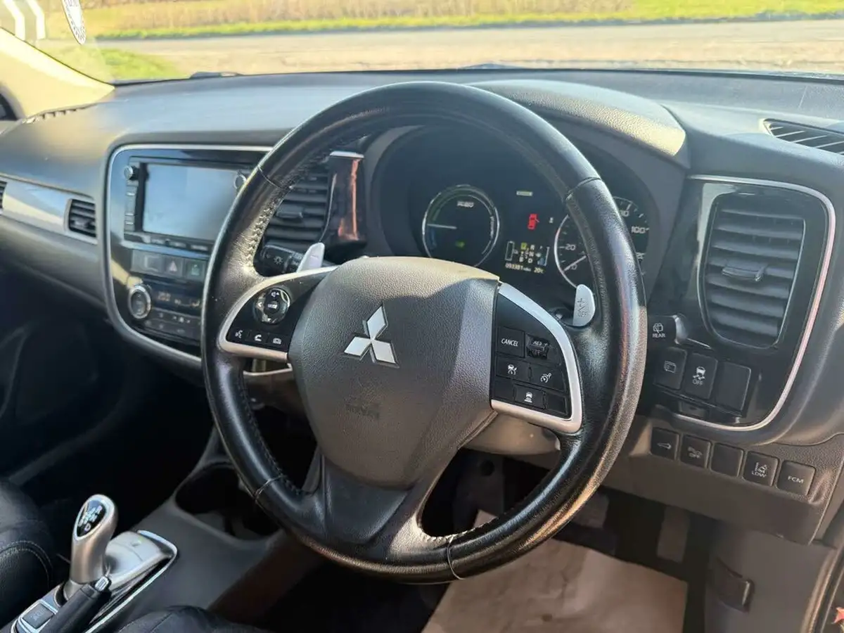 2014-mitsubishi-outlander-20-gx4hs-big-7