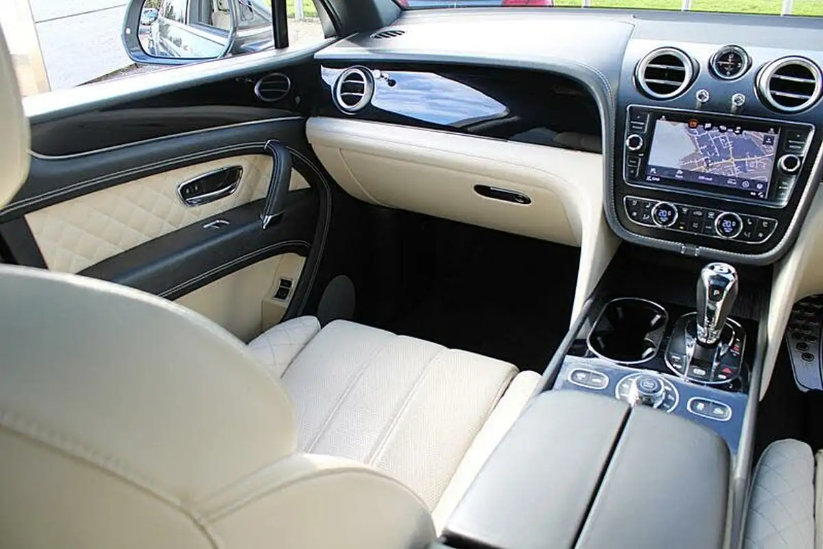 2016-bentley-bentayga-60-w12-big-27