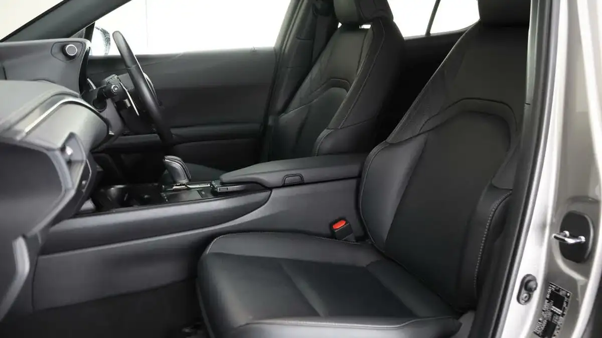 2021-lexus-ux-300e-e-ux-big-13