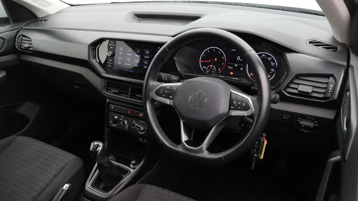 2021-volkswagen-t-cross-10-tsi-se-110ps-big-9