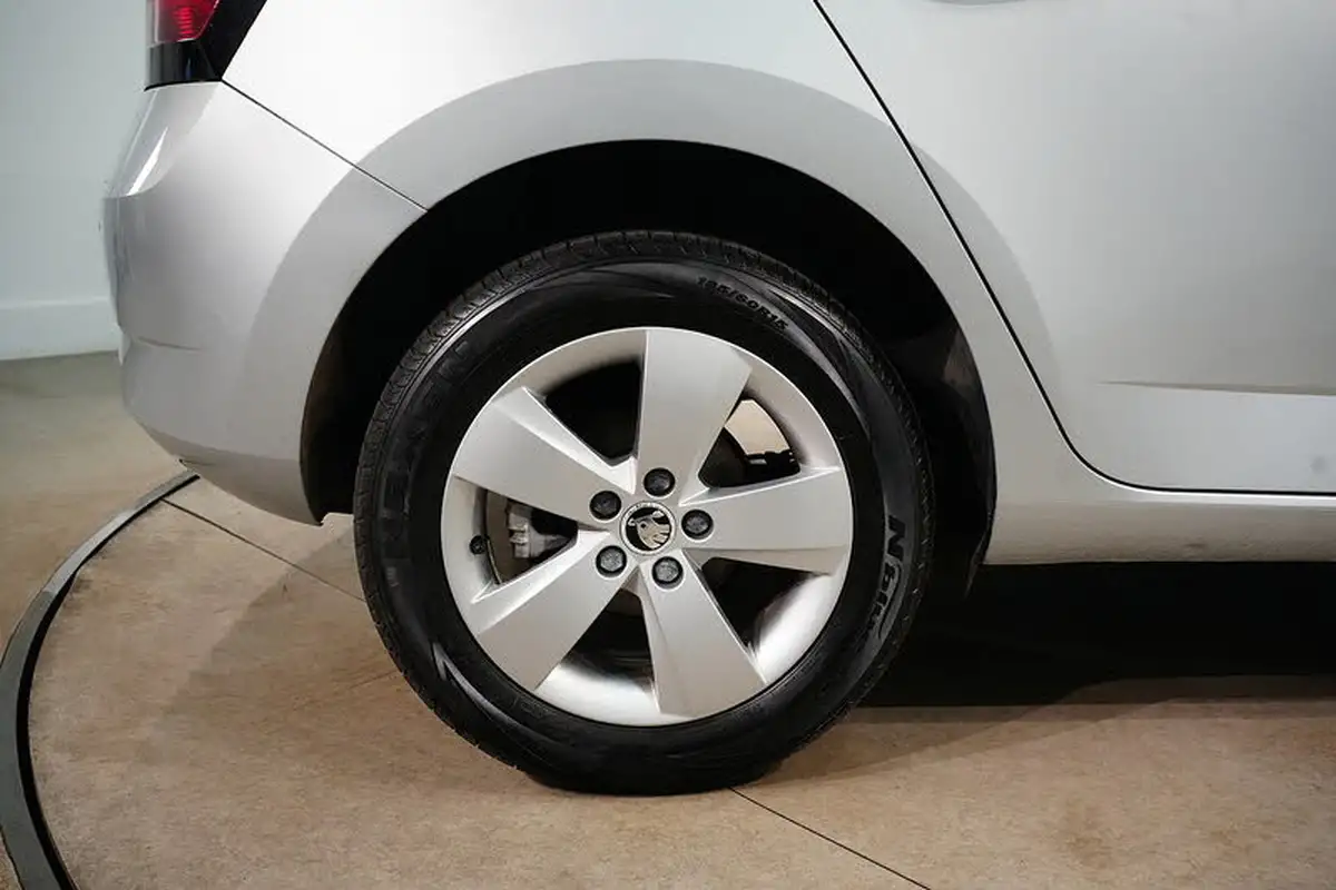 2015-skoda-fabia-12-tsi-se-109ps-hatchback-dsg-big-13