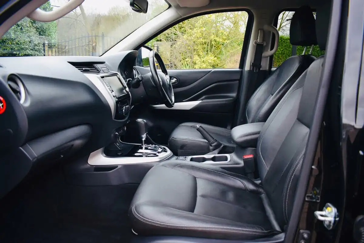 2020-nissan-navara-23dci-tt-tekna-8-navileather-auto-big-2