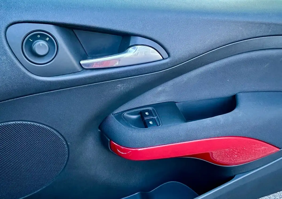 2015-vauxhall-adam-12-jam-big-15