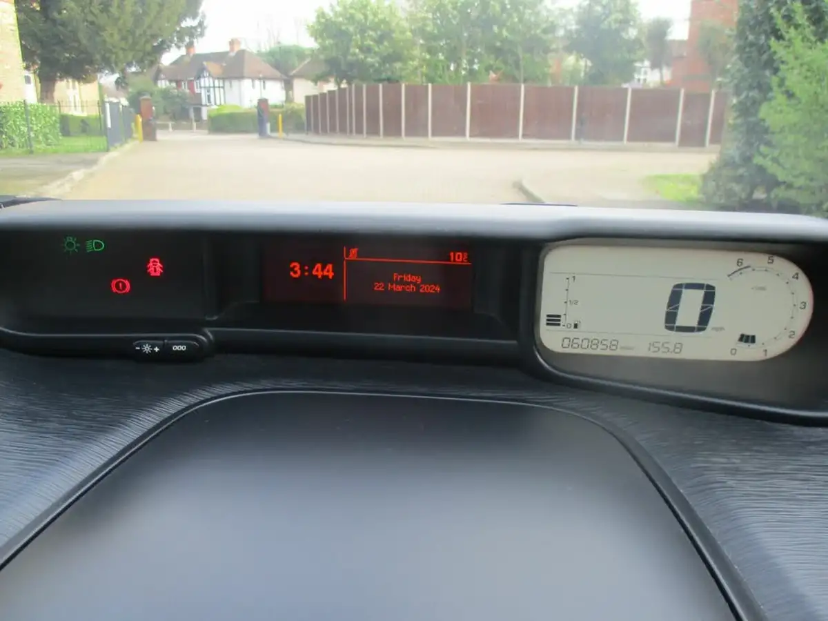 2016-citroen-c3-picasso-12-puretech-platinum-big-26