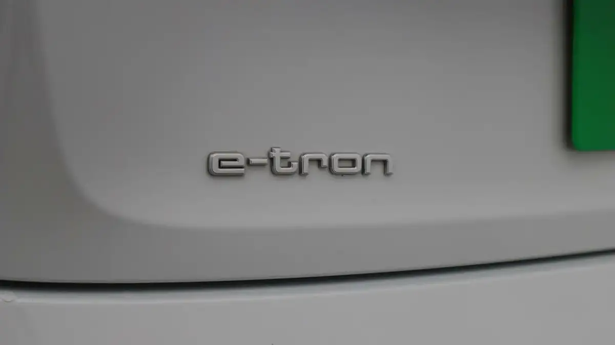 2022-audi-e-tron-50e-s-line-station-wagon-big-21