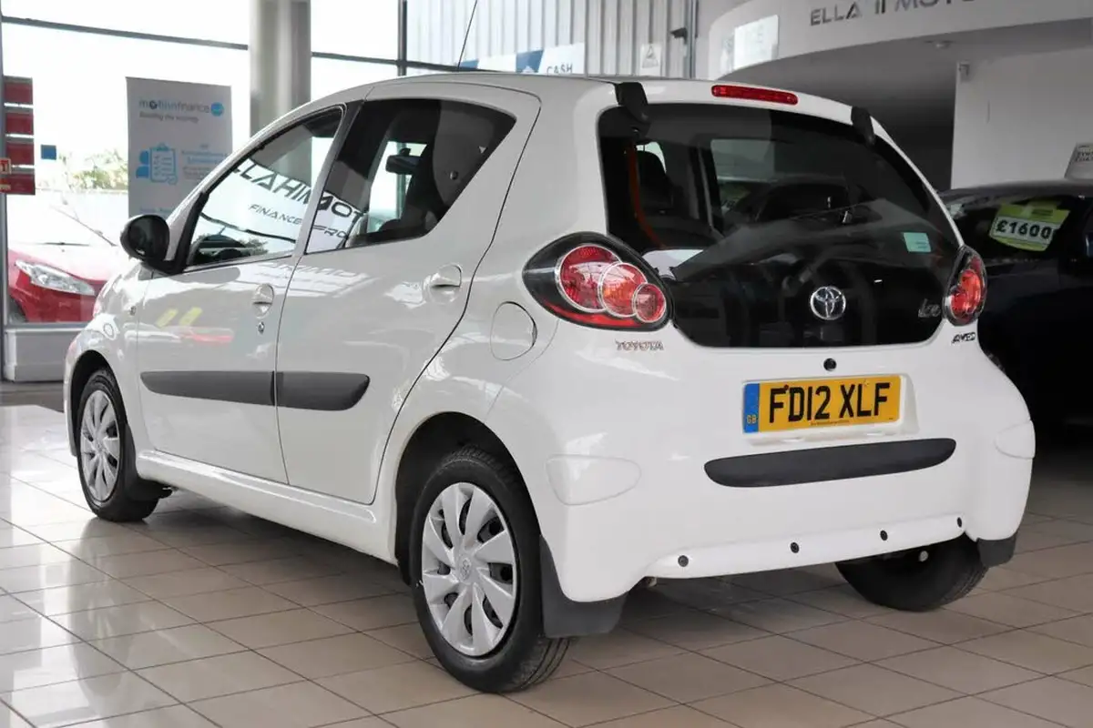 2012-toyota-aygo-10-aygo-ice-vvt-i-5d-mm-big-5