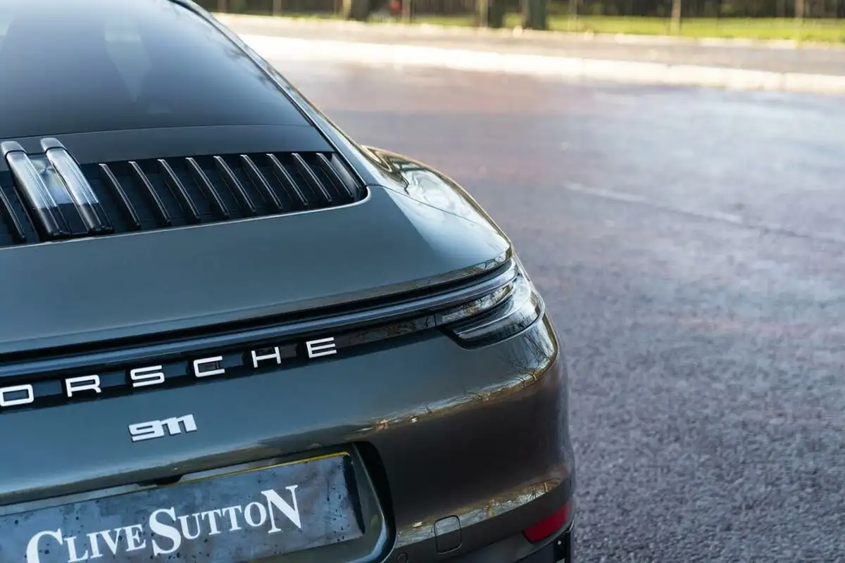 2023-porsche-911-30-carrera-coupe-big-14