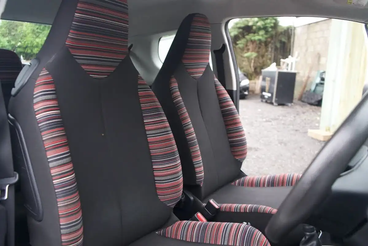 2016-citroen-c1-10-vti-feel-3d-big-21