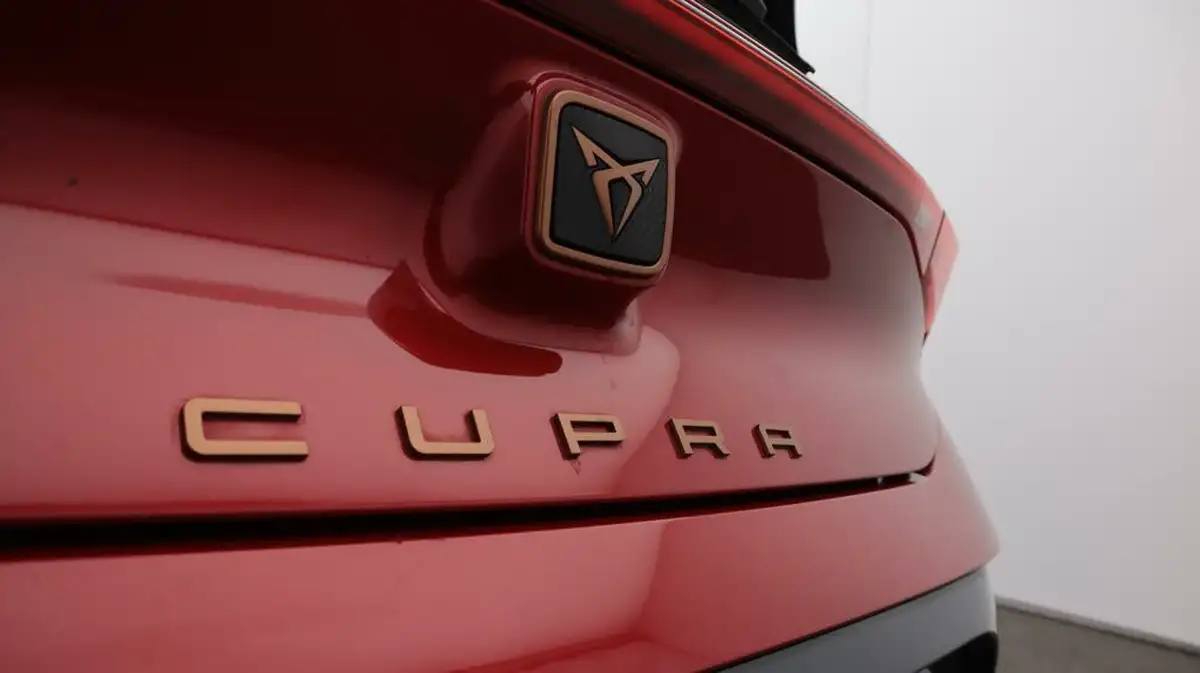 2022-cupra-born-e-v2-204ps-58kwh-big-28