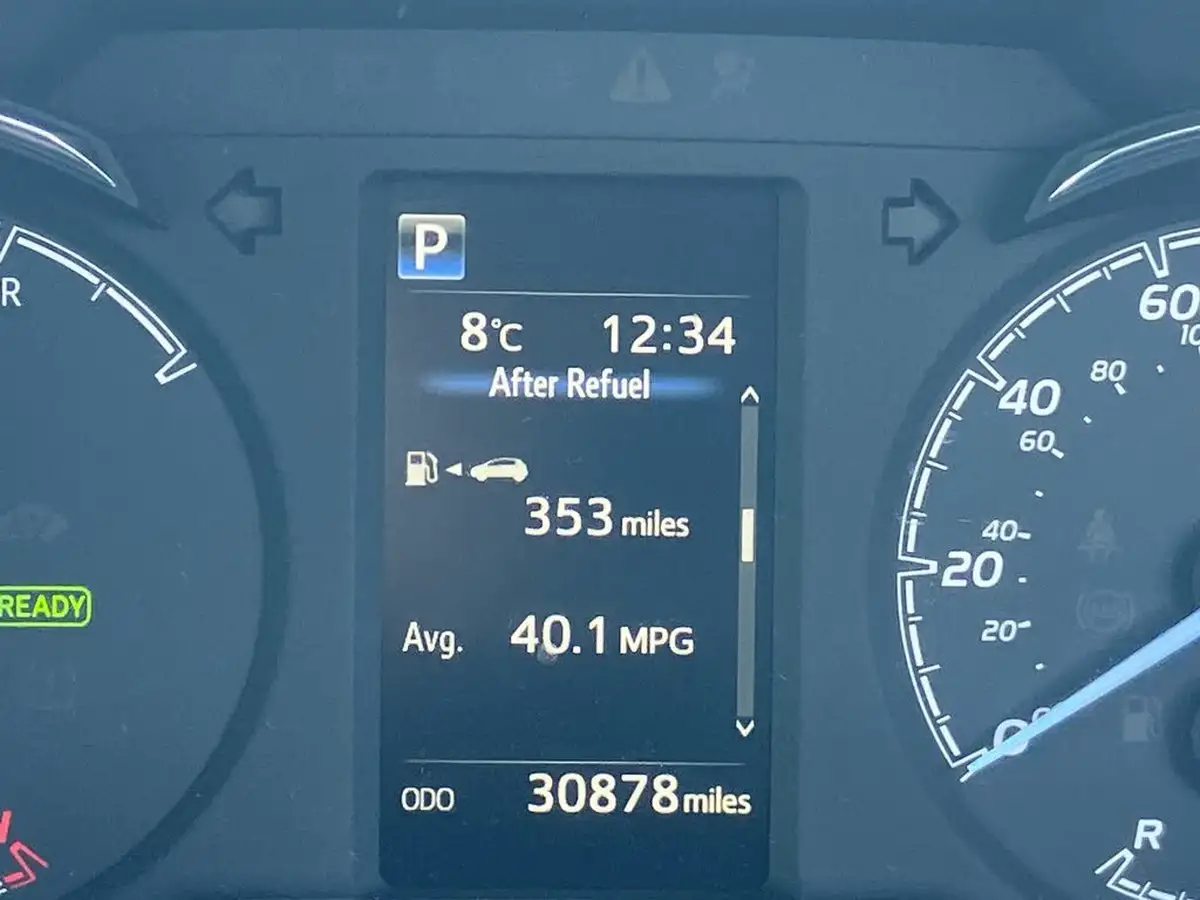 2018-toyota-yaris-15-vvt-i-icon-tech-hybrid-big-48