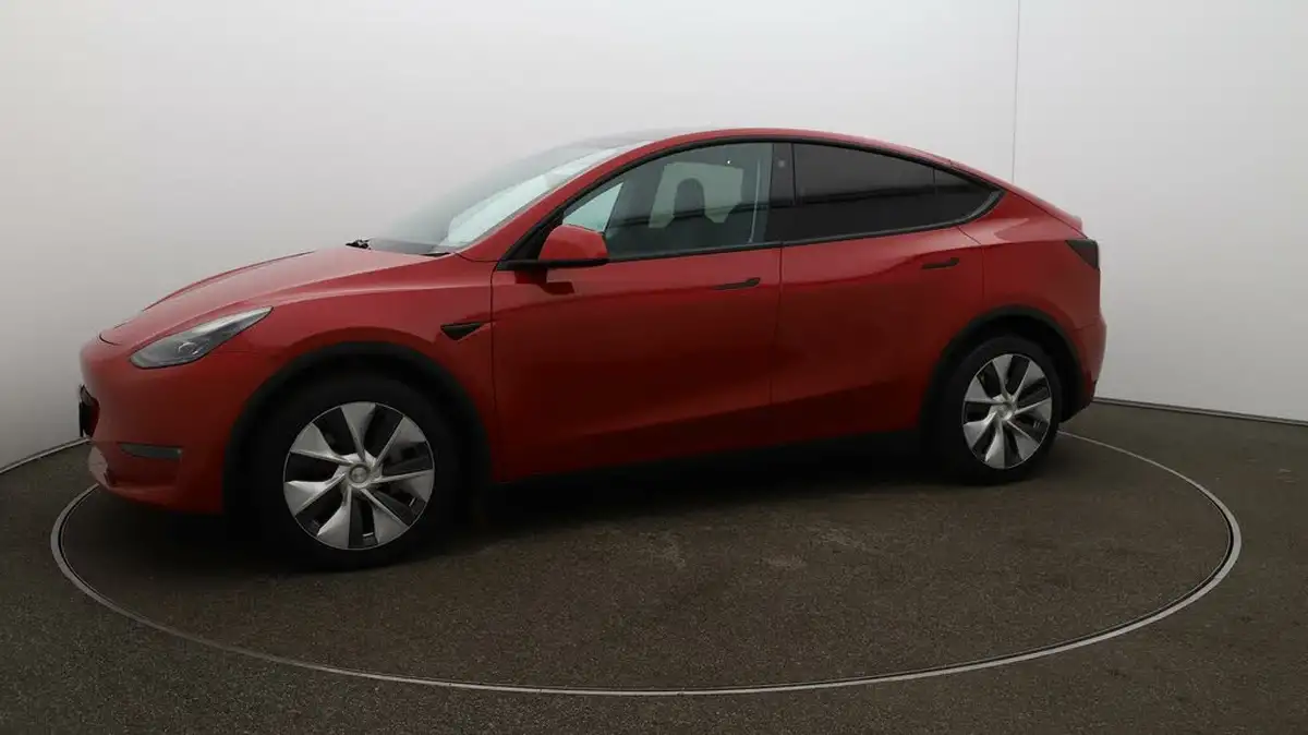 2022-tesla-model-y-e-long-range-big-59