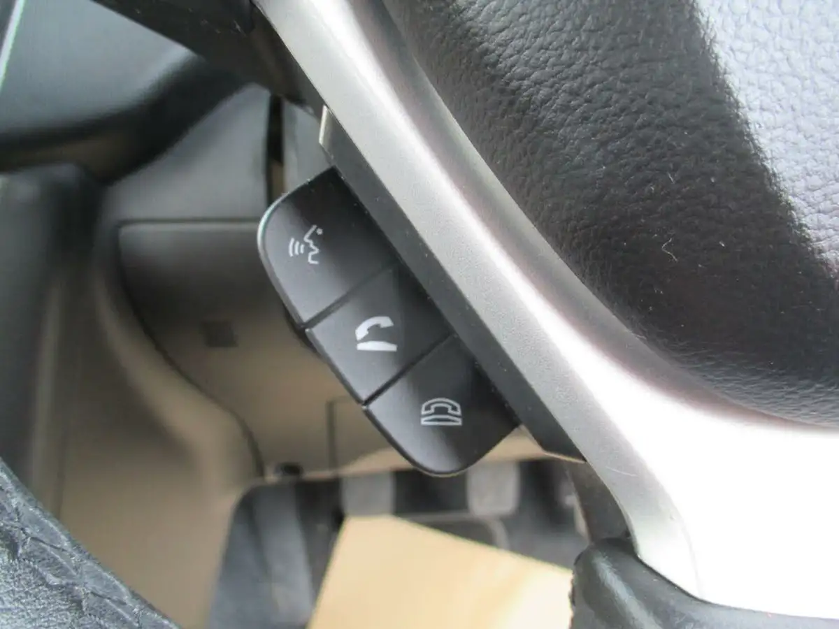 2016-suzuki-swift-12-sz3-5d-big-28