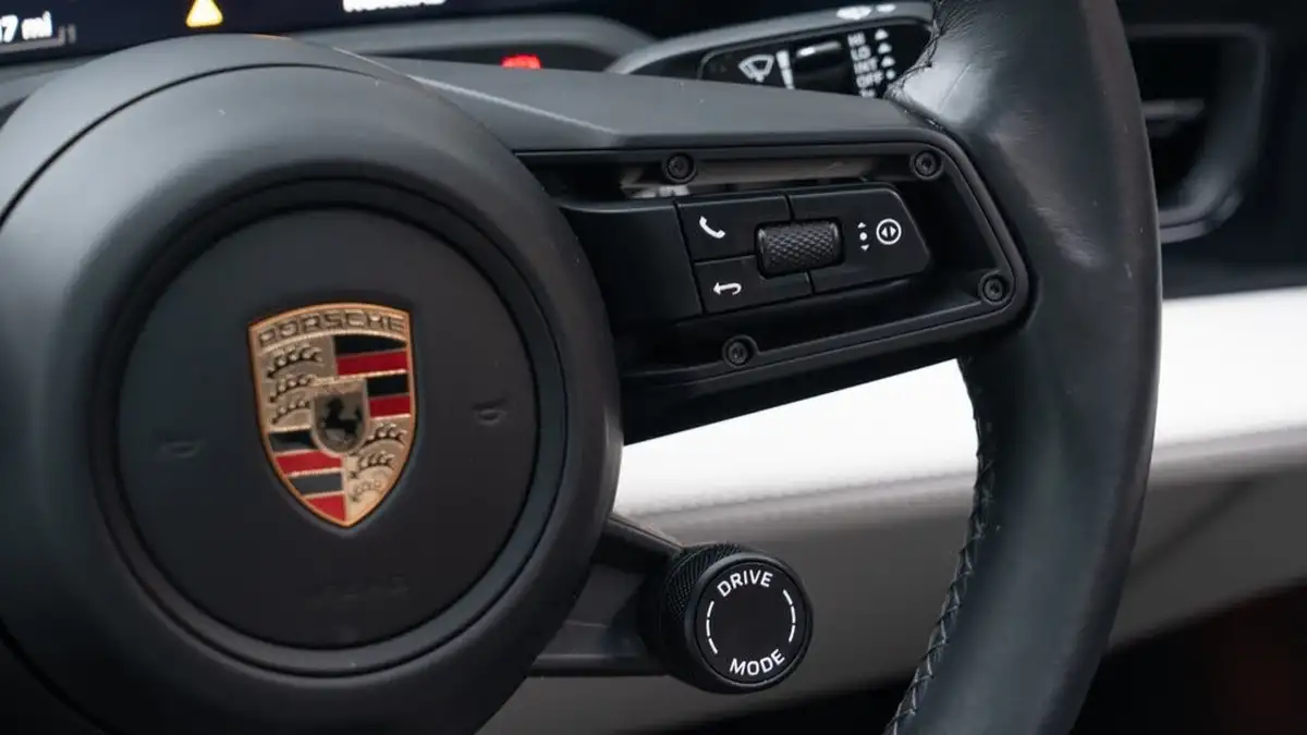 2023-porsche-taycan-e-gts-big-16