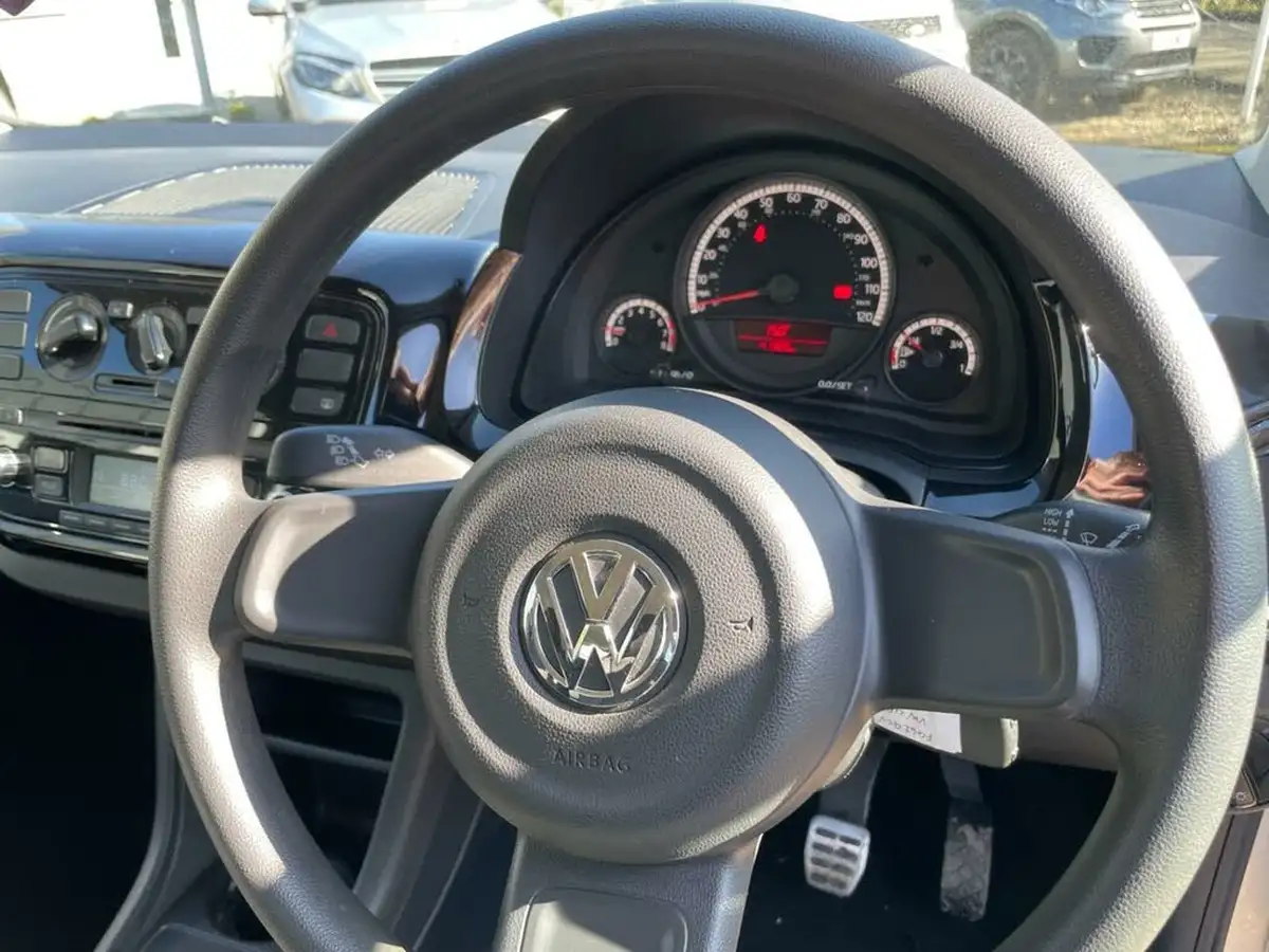 2012-volkswagen-up-10-move-up-59bhp-3d-big-18