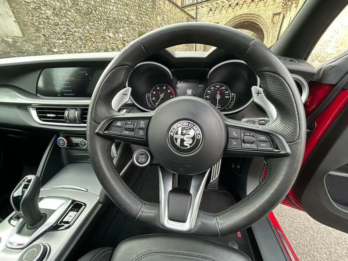 2022-alfa-romeo-stelvio-20-veloce-big-17