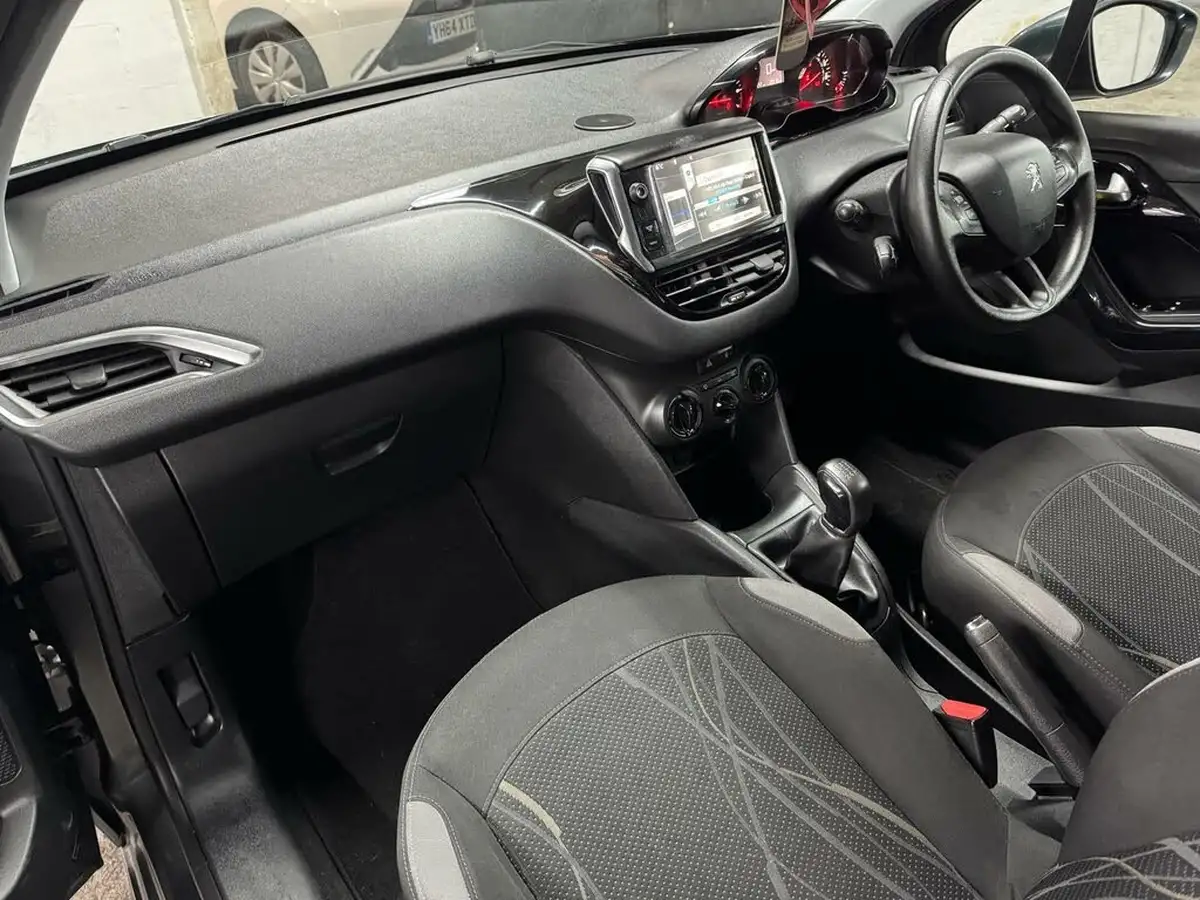 2013-peugeot-208-12-active-5d-big-44