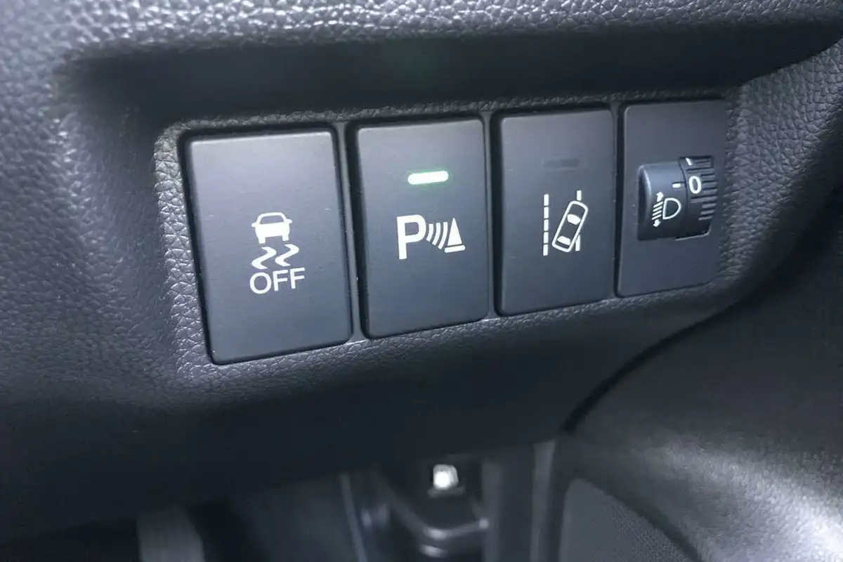 2017-honda-jazz-13-i-vtec-se-cvt-big-16