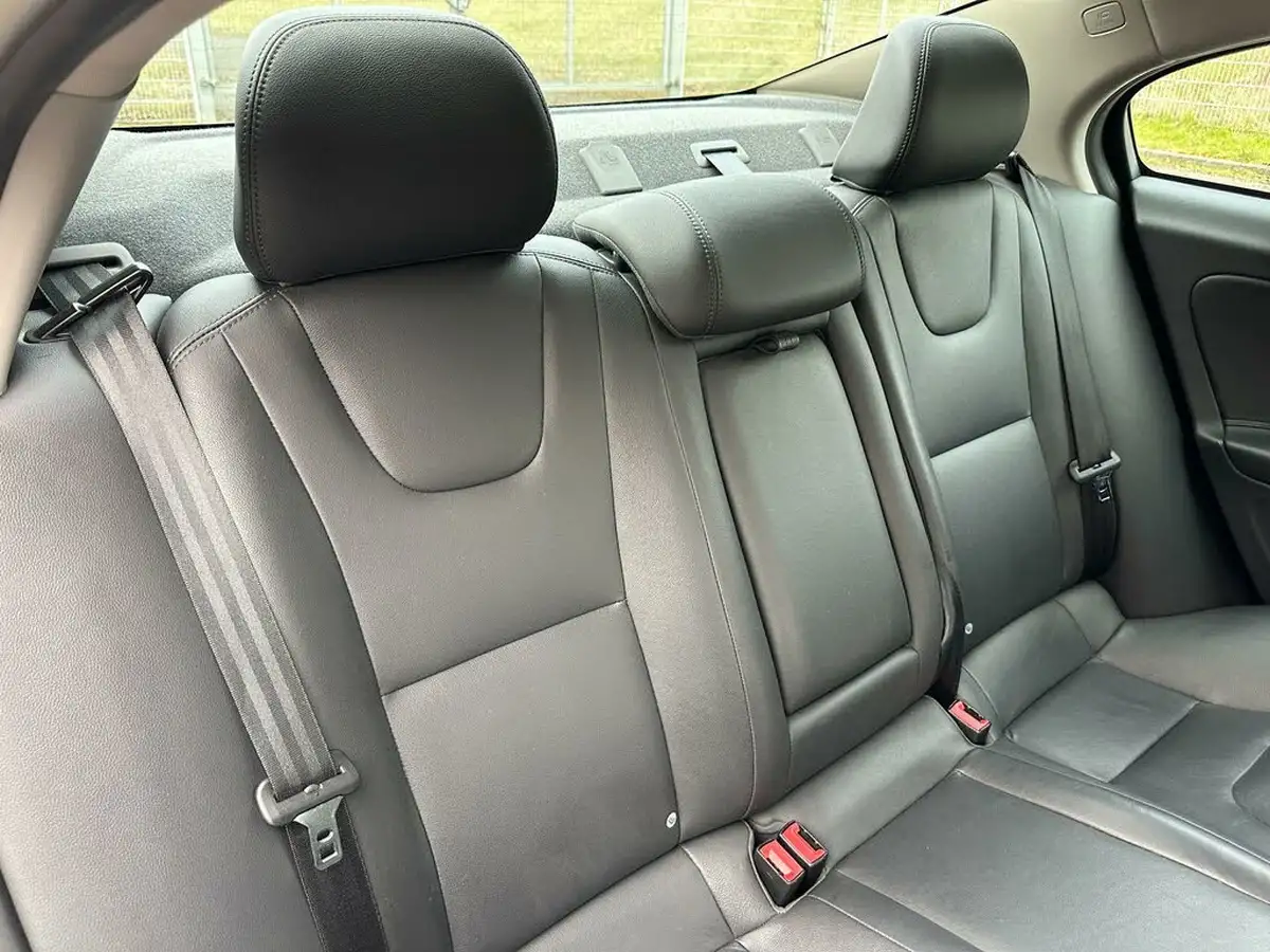 2015-volvo-s60-20td-d4-business-edition-181bhp-big-12