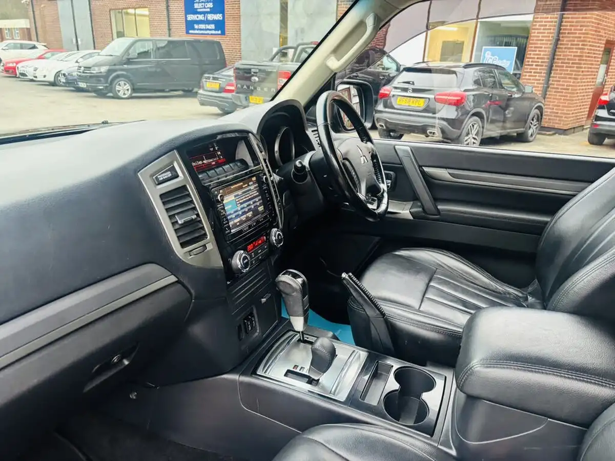2018-mitsubishi-shogun-32td-warrior-187bhp-4x4-station-wagon-3d-auto-big-5
