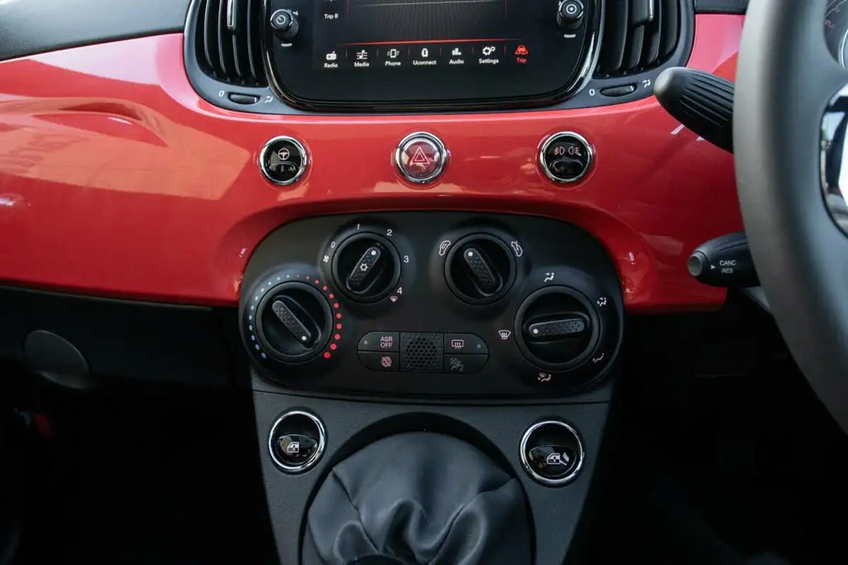 2020-fiat-500-10-lounge-big-34