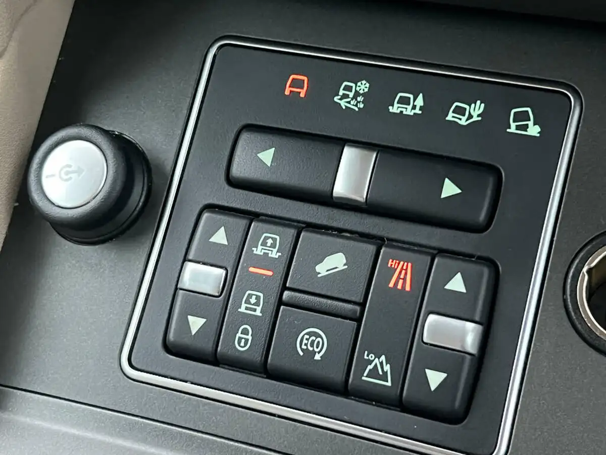 2015-land-rover-discovery-4-30td-se-tech-big-36