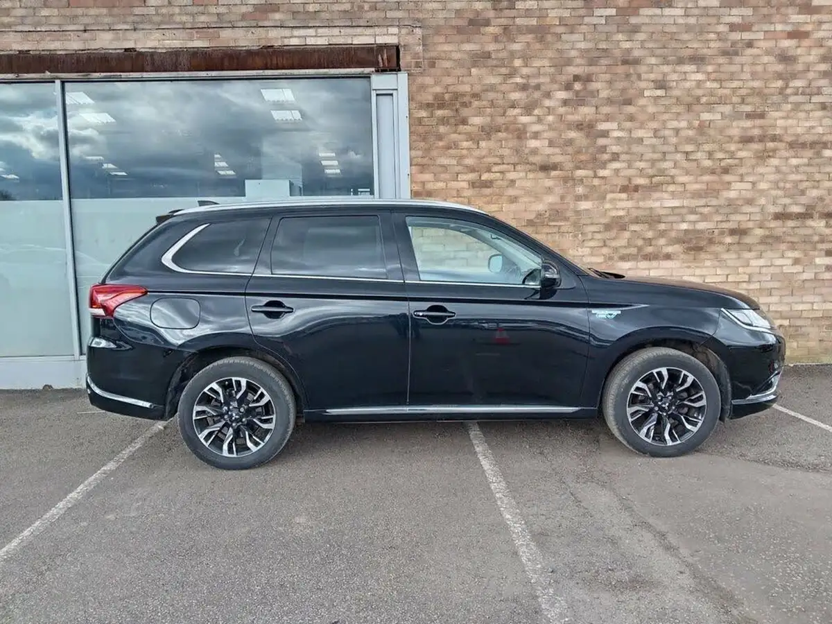 2017-mitsubishi-outlander-20-4hs-phev-5st-big-4