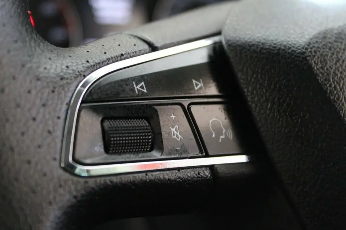2019-seat-ibiza-10-mpi-fr-big-23