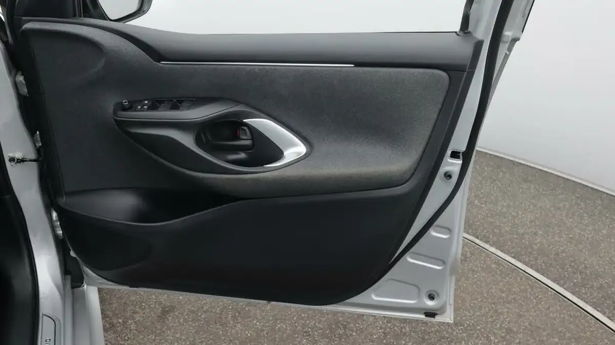 2021-toyota-yaris-15-vvt-i-design-big-15