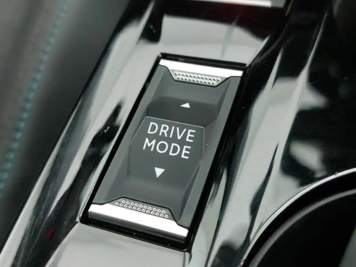 2023-peugeot-208-12-puretech-allure-premium-100ps-big-16