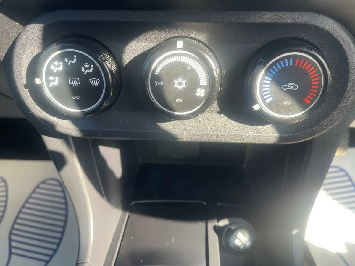 2010-mitsubishi-lancer-20td-gs2-big-23