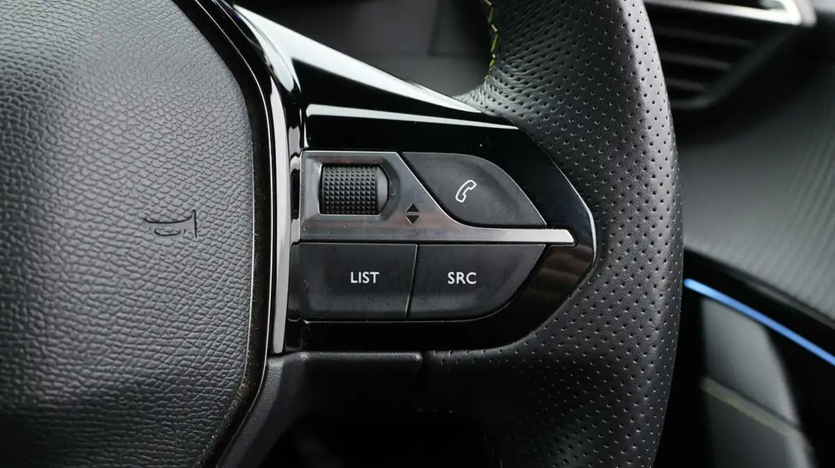 2021-peugeot-208-e-gt-premium-big-26