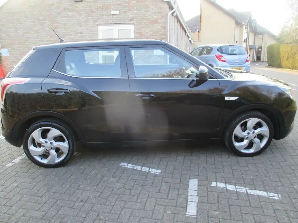 2016-kgm-ssangyong-tivoli-16-ex-big-5