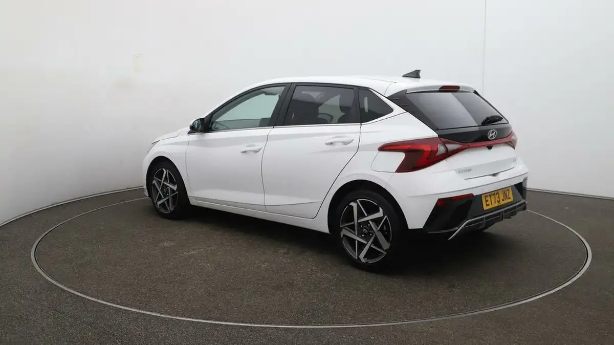 2024-hyundai-i20-10-t-gdi-premium-two-tone-roof-big-5